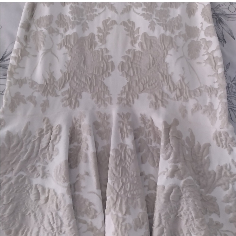 Floral Beige and White Alexander McQueen Women Dress, size L - Picture 7 of 7
